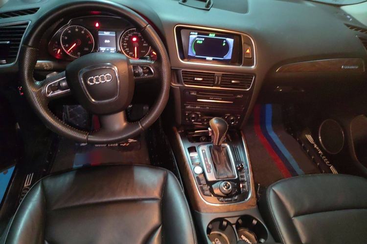 Used Audi Q5 2010 3.2 FSI Sport Edition Center Console
