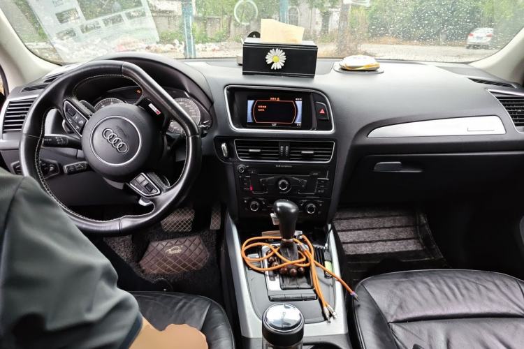 Used Audi Q5 2010 2.0TFSI Off-Road Version Center Console