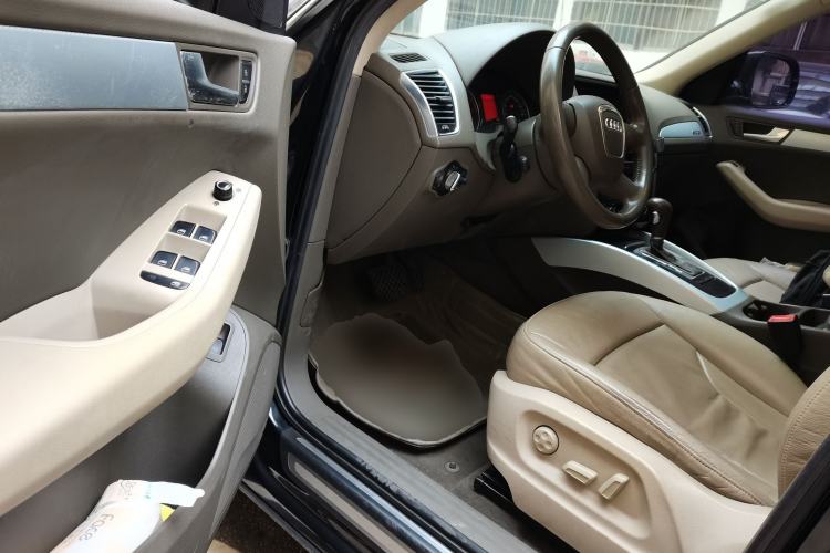 Used Audi Q5 2010 2.0TFSI Technology Edition Driver Seat