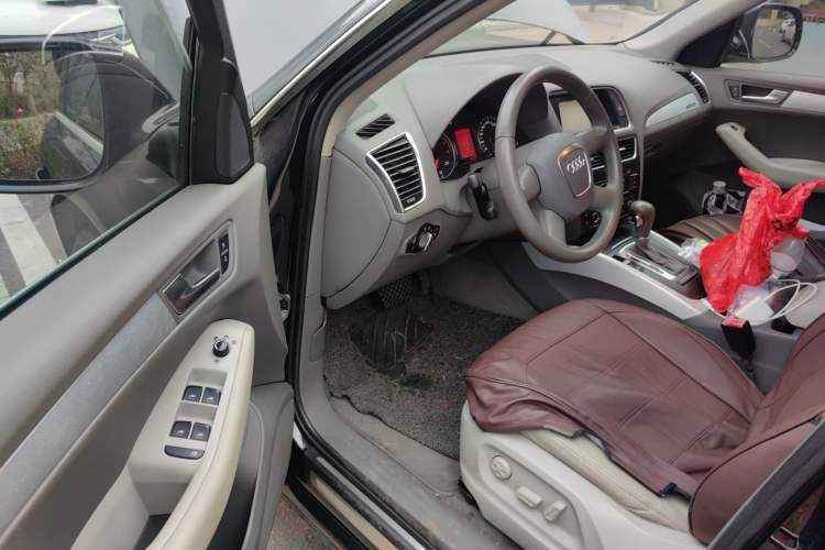 Used Audi Q5 2010 2.0TFSI Technology Edition Driver Seat