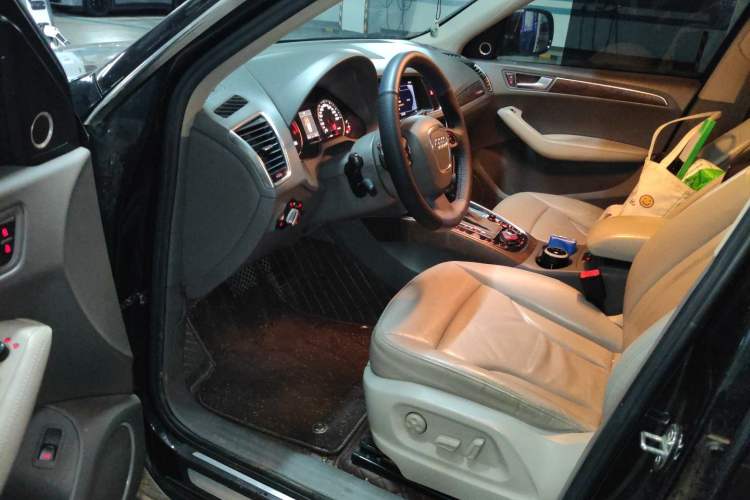 Used Audi Q5 2010 3.2 FSI Sport Edition Driver Seat