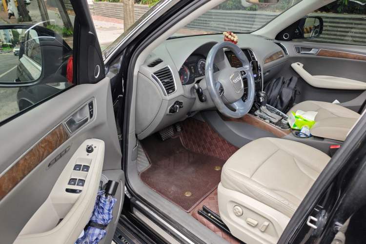 Used Audi Q5 2010 3.2 FSI Sport Edition Driver Seat