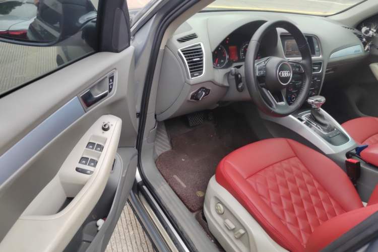 Used Audi Q5 2010 2.0TFSI Technology Edition Driver Seat