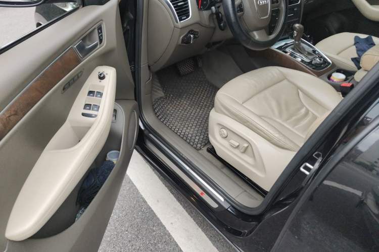Used Audi Q5 2010 3.2 FSI Sport Edition Driver Seat