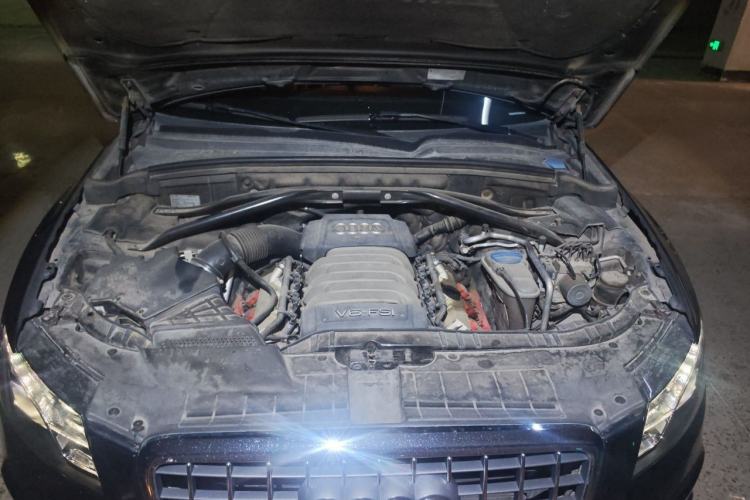 Used Audi Q5 2010 3.2 FSI Sport Edition Engine Bay