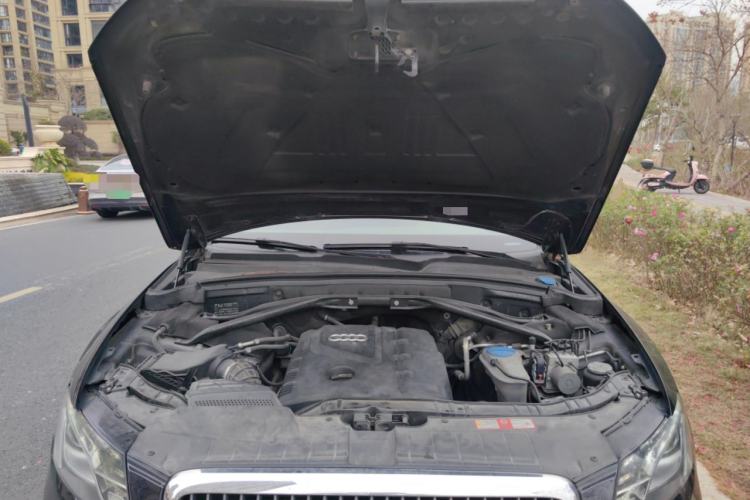 Used Audi Q5 2010 2.0TFSI Technology Edition Engine Bay