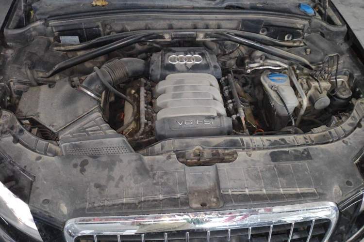 Used Audi Q5 2010 3.2 FSI Sport Edition Engine Bay
