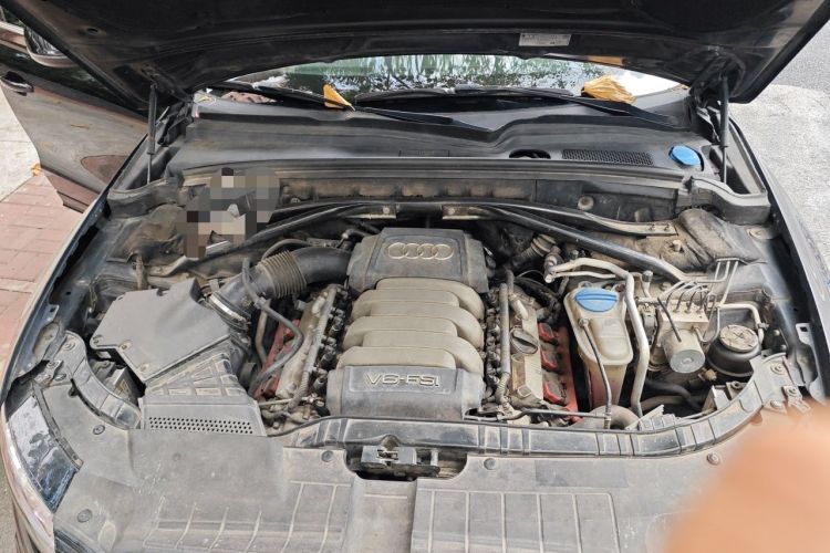 Used Audi Q5 2010 3.2 FSI Sport Edition Engine Bay