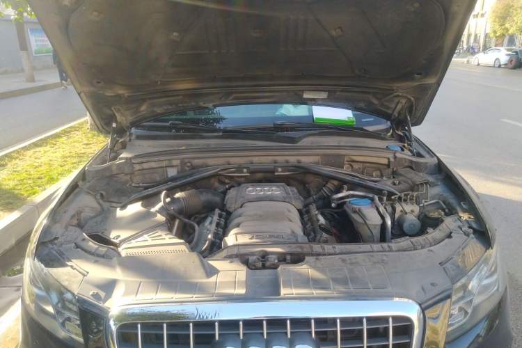 Used Audi Q5 2010 3.2 FSI Sport Edition Engine Bay