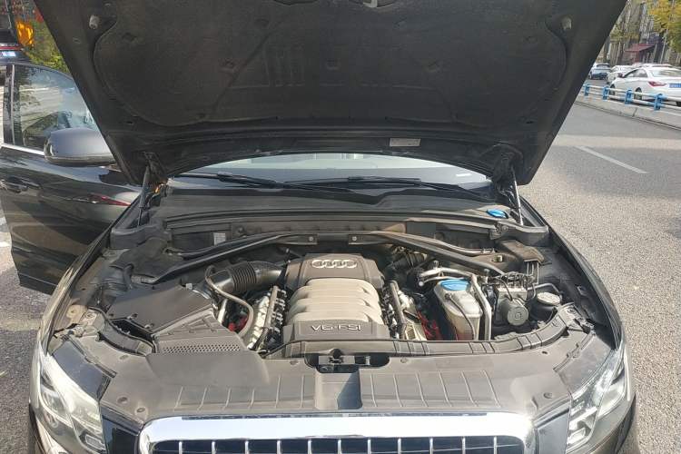 Used Audi Q5 2010 3.2 FSI Sport Edition Engine Bay