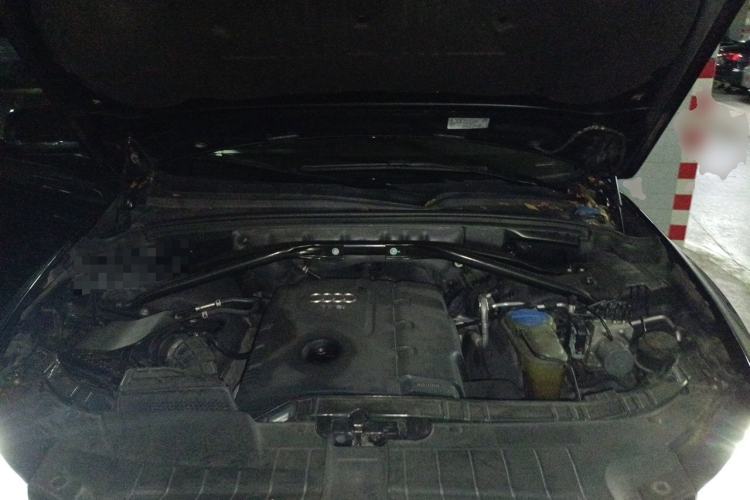Used Audi Q5 2010 2.0TFSI Sport Edition Engine Bay
