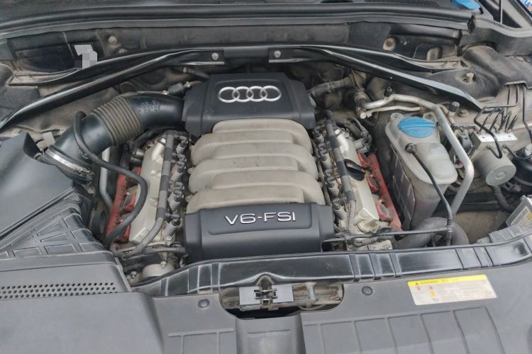 Used Audi Q5 2010 3.2 FSI Sport Edition Engine Bay