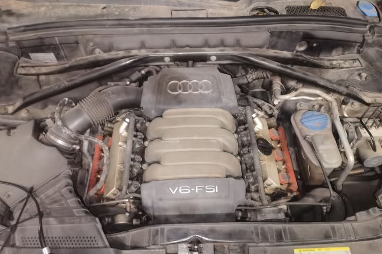 Used Audi Q5 2010 3.2 FSI Sport Edition Engine Bay