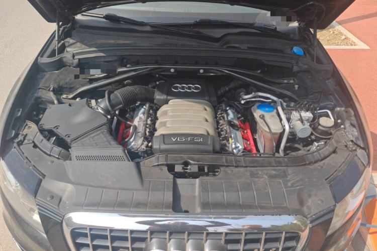 Used Audi Q5 2010 3.2 FSI Sport Edition Engine Bay