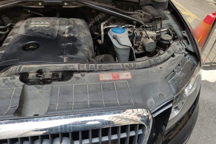 Used Audi Q5 2010 2.0TFSI Technology Edition Engine Bay Left