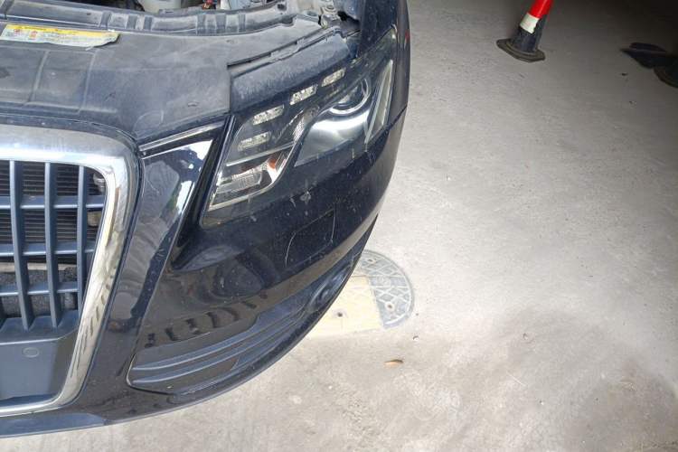 Used Audi Q5 2010 2.0TFSI Trendy Edition Engine Bay Left