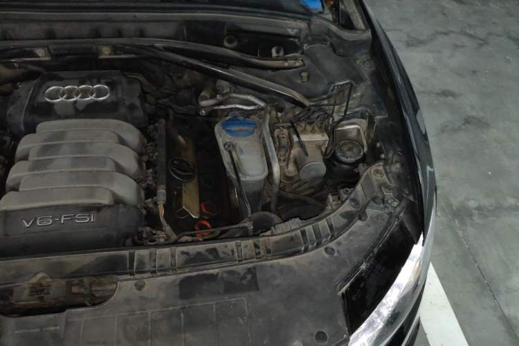 Used Audi Q5 2010 3.2 FSI Sport Edition Engine Bay Left