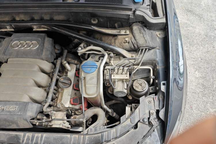 Used Audi Q5 2010 3.2 FSI Sport Edition Engine Bay Left