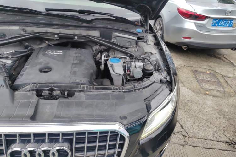 Used Audi Q5 2010 2.0TFSI Technology Edition Engine Bay Left