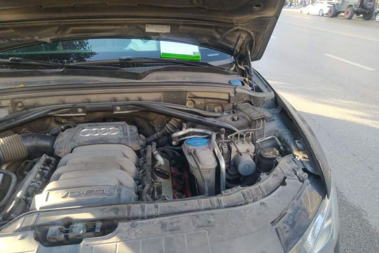 Used Audi Q5 2010 3.2 FSI Sport Edition Engine Bay Left
