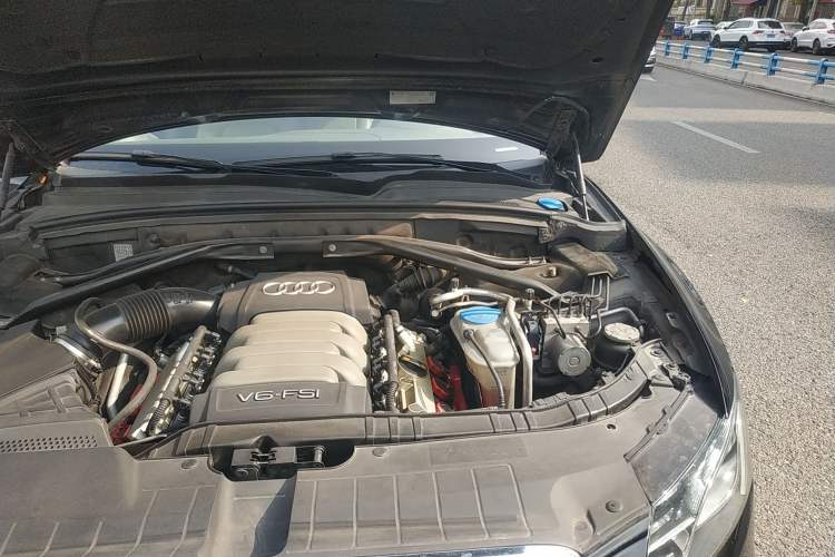 Used Audi Q5 2010 3.2 FSI Sport Edition Engine Bay Left