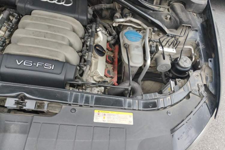 Used Audi Q5 2010 3.2 FSI Sport Edition Engine Bay Left