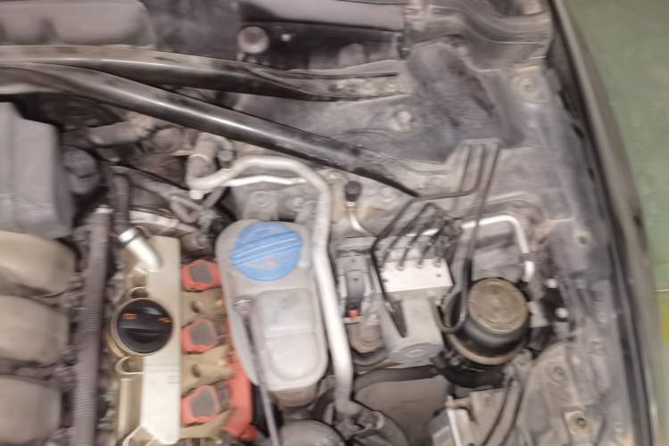 Used Audi Q5 2010 3.2 FSI Sport Edition Engine Bay Left