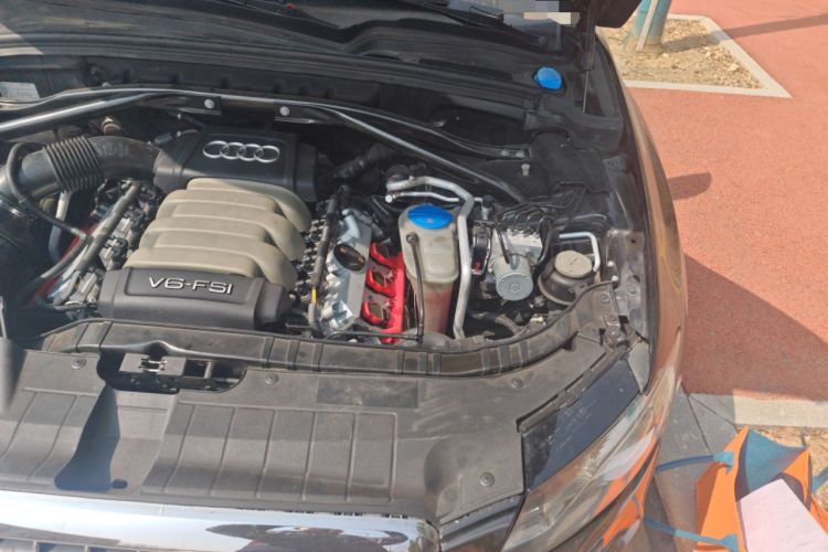 Used Audi Q5 2010 3.2 FSI Sport Edition Engine Bay Left