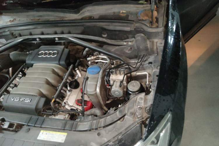 Used Audi Q5 2010 3.2 FSI Sport Edition Engine Bay Left