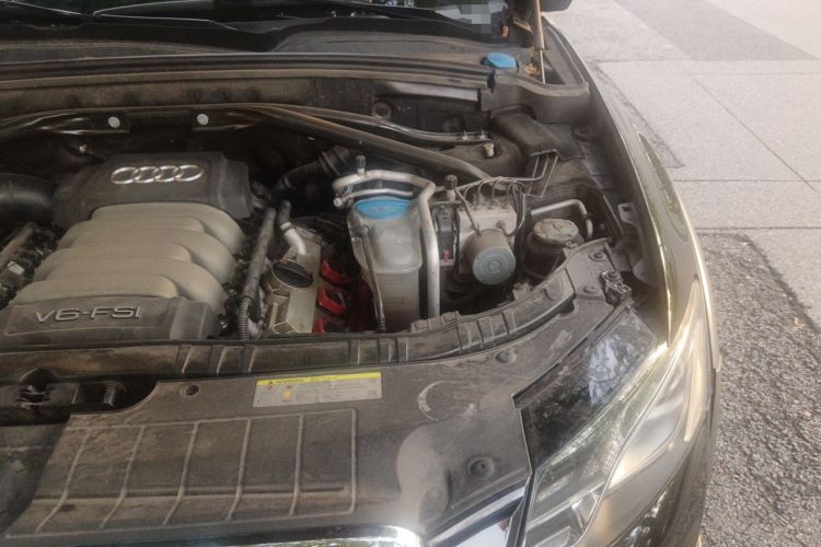 Used Audi Q5 2010 3.2 FSI Sport Edition Engine Bay Left