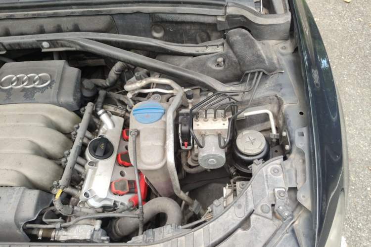 Used Audi Q5 2010 3.2 FSI Sport Edition Engine Bay Left