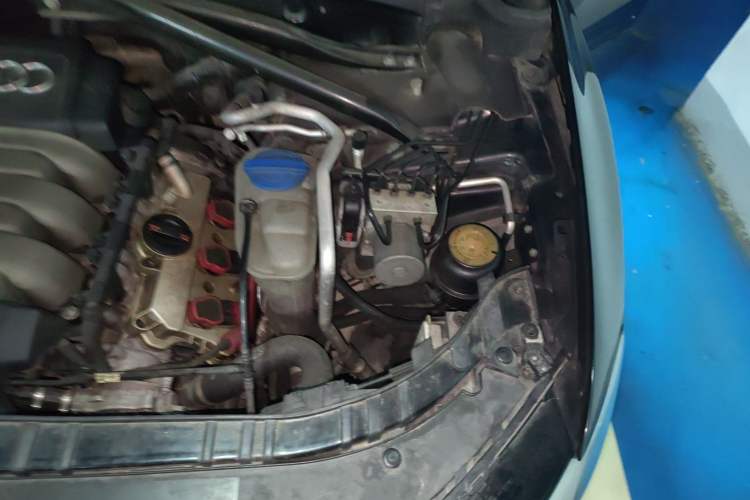 Used Audi Q5 2010 3.2 FSI Sport Edition Engine Bay Left