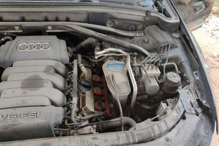 Used Audi Q5 2010 3.2 FSI Sport Edition Engine Bay Left