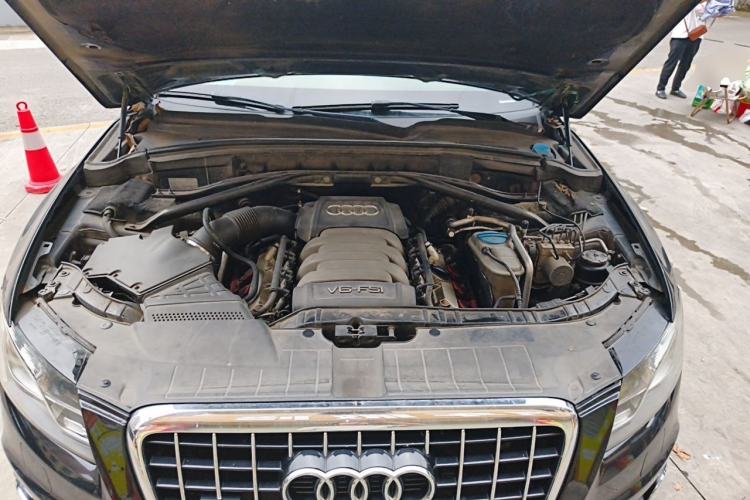 Used Audi Q5 2010 3.2 FSI Sport Edition Engine Bay