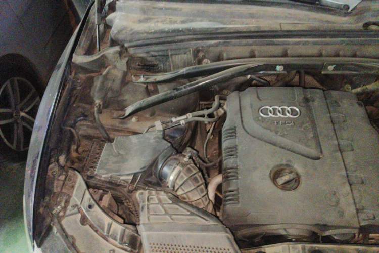 Used Audi Q5 2010 2.0TFSI Trendy Edition Engine Bay Right