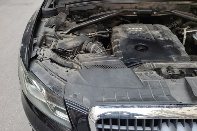 Used Audi Q5 2010 2.0TFSI Technology Edition Engine Bay Right