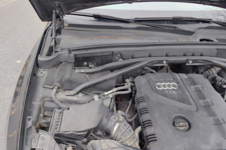 Used Audi Q5 2010 2.0TFSI Technology Edition Engine Bay Right