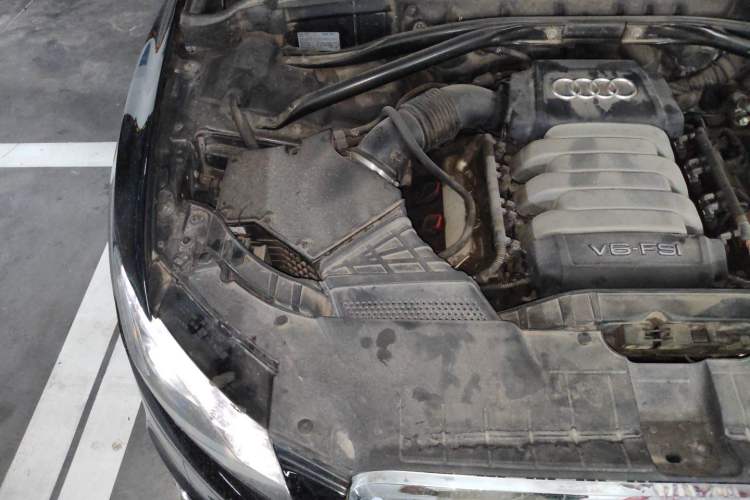 Used Audi Q5 2010 3.2 FSI Sport Edition Engine Bay Right