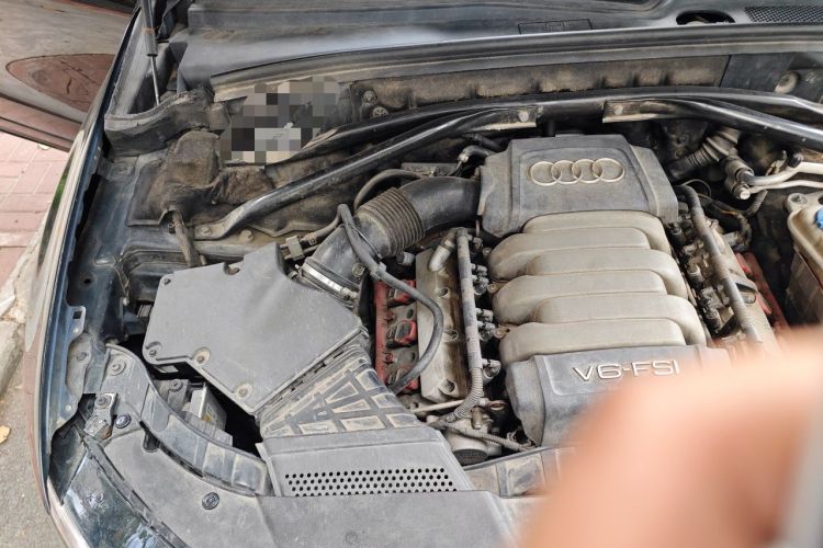 Used Audi Q5 2010 3.2 FSI Sport Edition Engine Bay Right