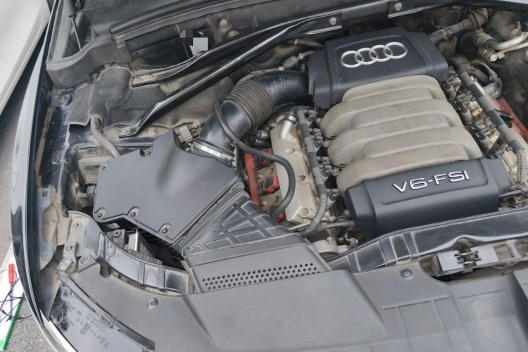 Used Audi Q5 2010 3.2 FSI Sport Edition Engine Bay Right