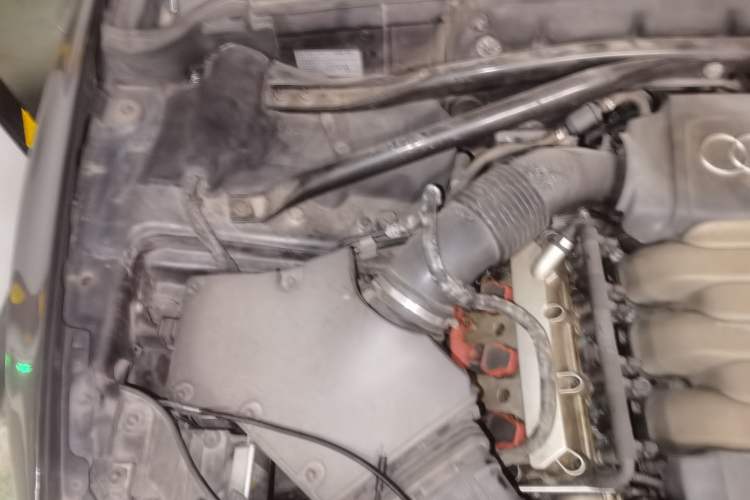 Used Audi Q5 2010 3.2 FSI Sport Edition Engine Bay Right