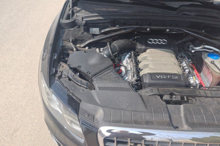 Used Audi Q5 2010 3.2 FSI Sport Edition Engine Bay Right