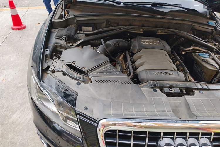 Used Audi Q5 2010 3.2 FSI Sport Edition Engine Bay Right