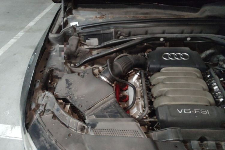 Used Audi Q5 2010 3.2 FSI Sport Edition Engine Bay Right
