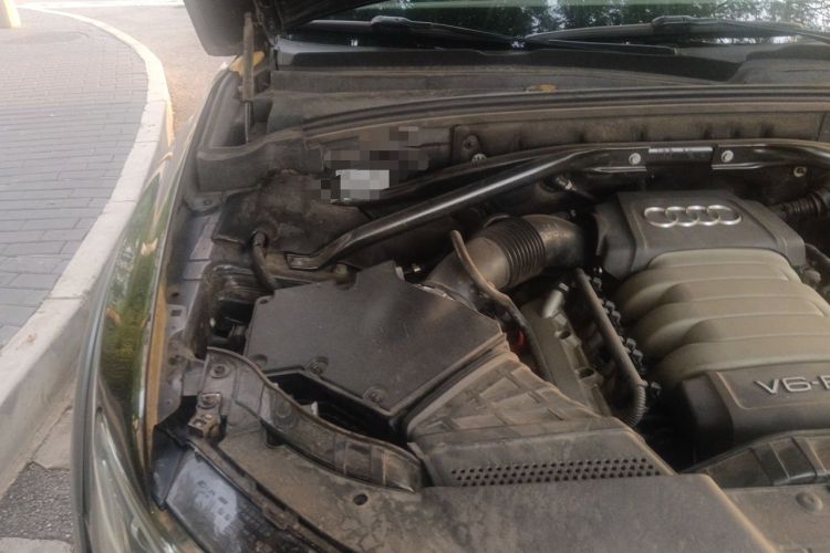 Used Audi Q5 2010 3.2 FSI Sport Edition Engine Bay Right