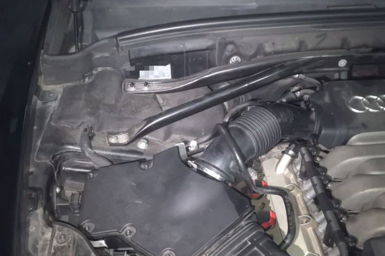 Used Audi Q5 2010 3.2 FSI Sport Edition Engine Bay Right