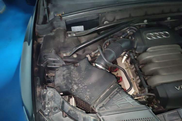Used Audi Q5 2010 3.2 FSI Sport Edition Engine Bay Right