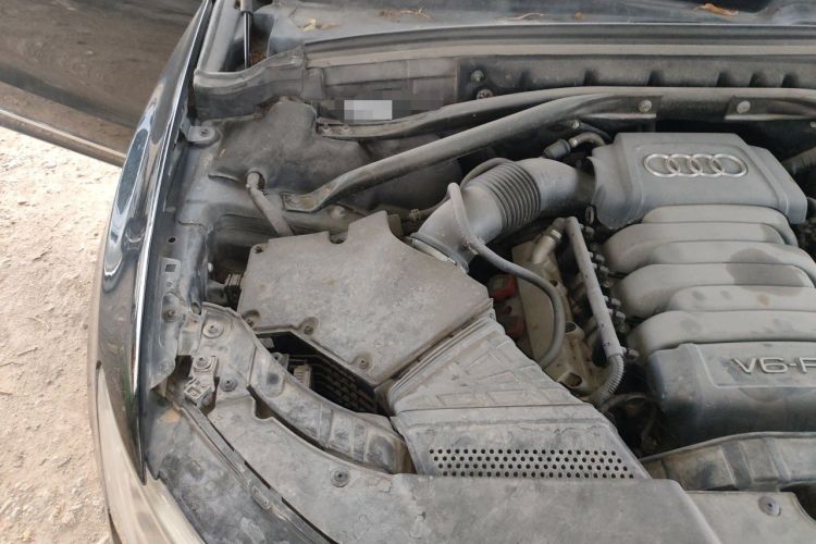 Used Audi Q5 2010 3.2 FSI Sport Edition Engine Bay Right