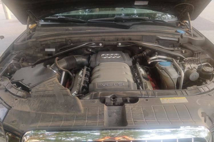 Used Audi Q5 2010 3.2 FSI Sport Edition Engine Bay