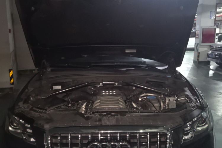 Used Audi Q5 2010 3.2 FSI Sport Edition Engine Bay